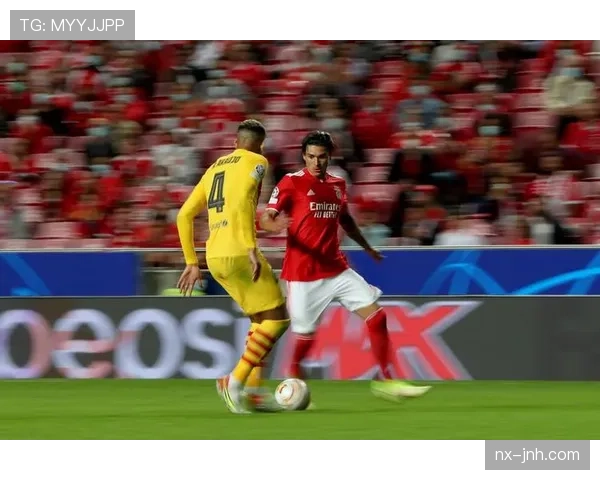 努涅斯本菲卡时期的荣誉如何奠定其成名基础？