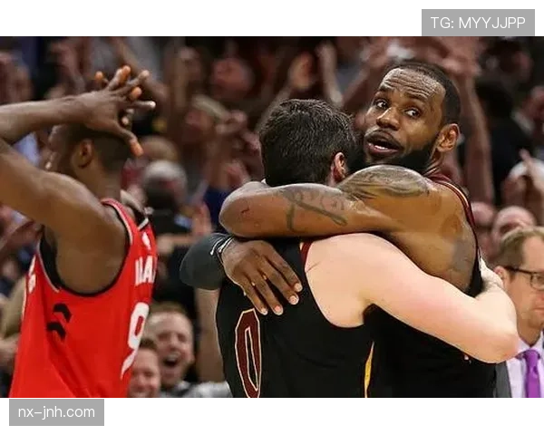 勒布朗·詹姆斯带娃在私人水上乐园一顿撒欢，我怀疑人生