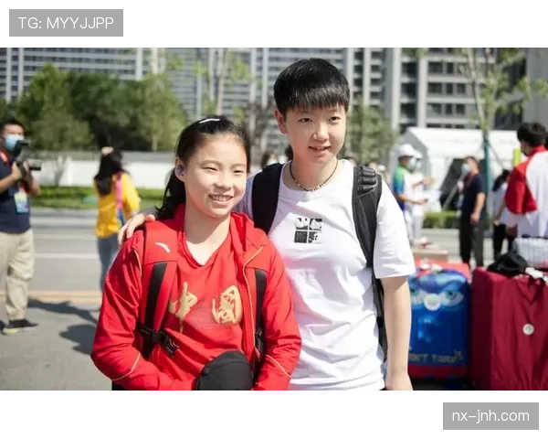 管晨辰穿得像路人，赛场上却花了半个月工资买装备？